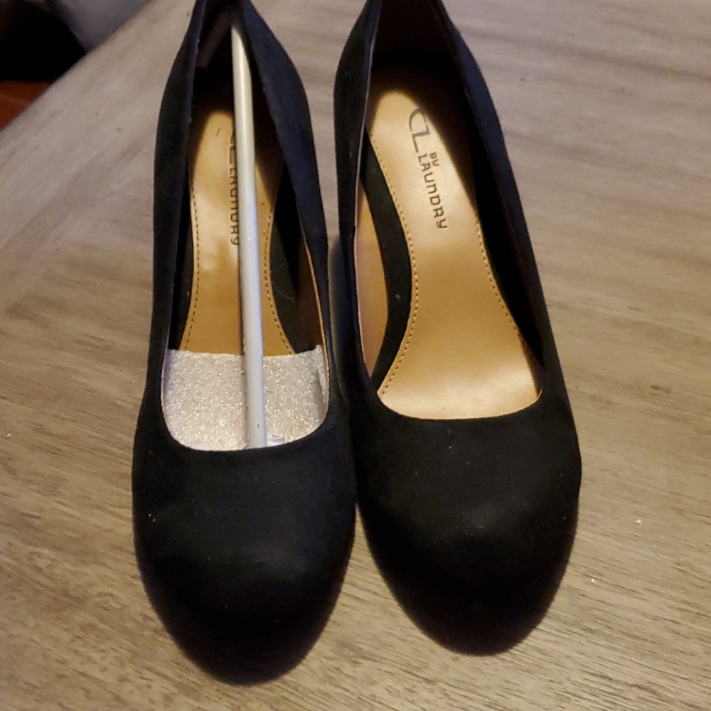 Size 9, CL by Laundry suede wedge